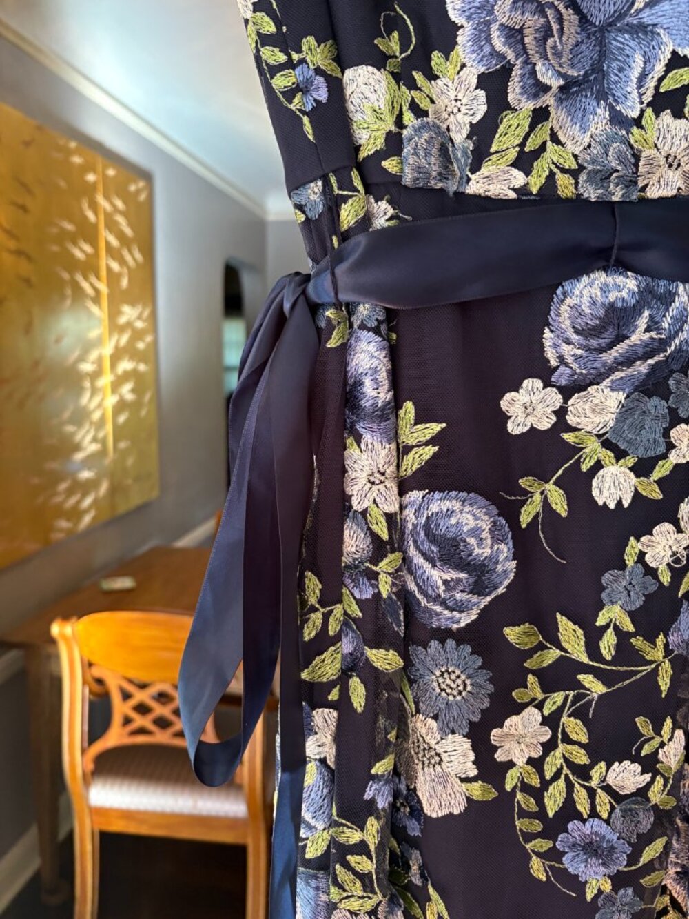 NWT Adrianna Papell Embroidered Floral Cap Sleeve Column Gown in Navy. Size 6 - Picture 11 of 16